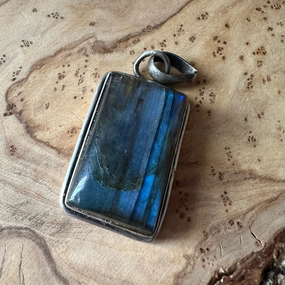 Beautiful Labradorite pendant - Picture 3 of 10